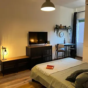 https://stylish-apartment-3-km-away-from-duomo-netflix-wi-fi.it-lombardy.com